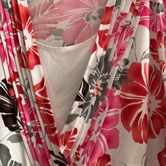 Beautiful top - Picture 5 of 10